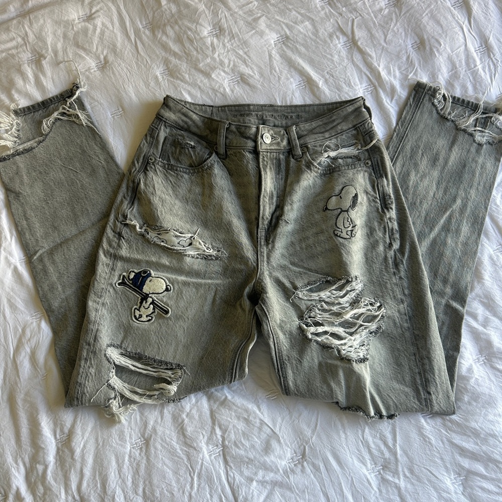 Limited Edition American Eagle Peanuts Mom Jeans